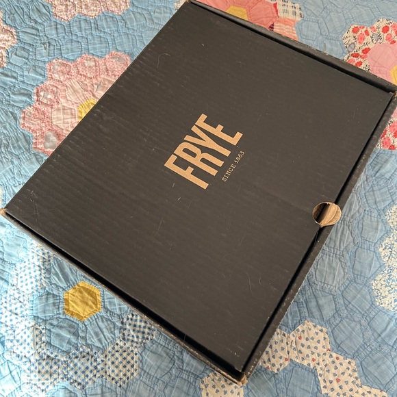 Frye Carson Chelsie Ivory - Picture 2 of 3